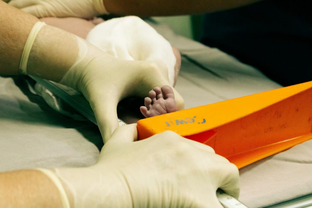 Comment bien mesurer la taille du pied de l’enfant ?