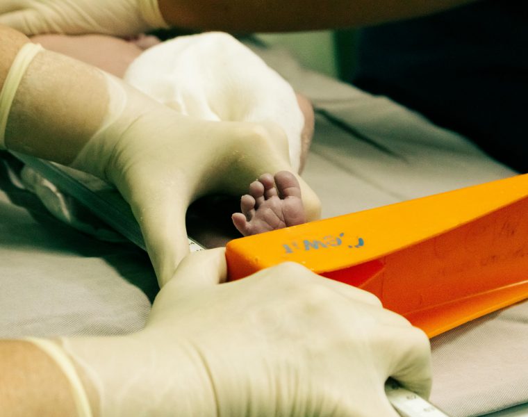 Comment bien mesurer la taille du pied de l’enfant ?