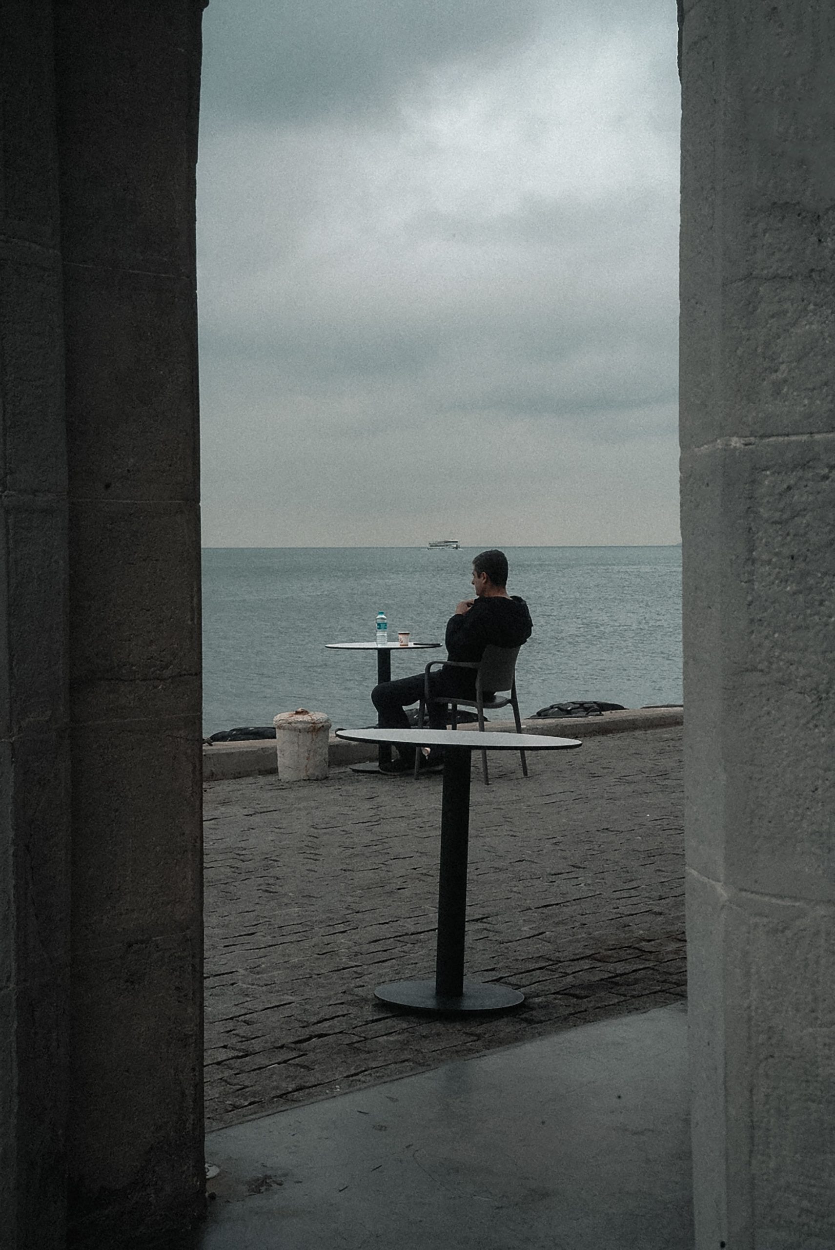 Homme distant relation ambiguë explications