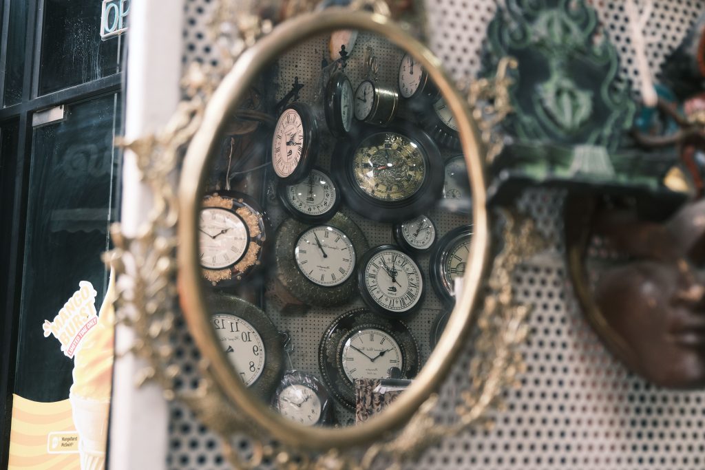 10h01 : que signifie vraiment cette heure miroir ?