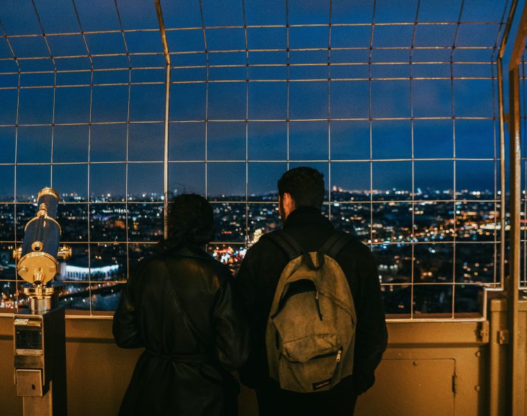 Comment bien organiser un week-end en amoureux à Paris ?