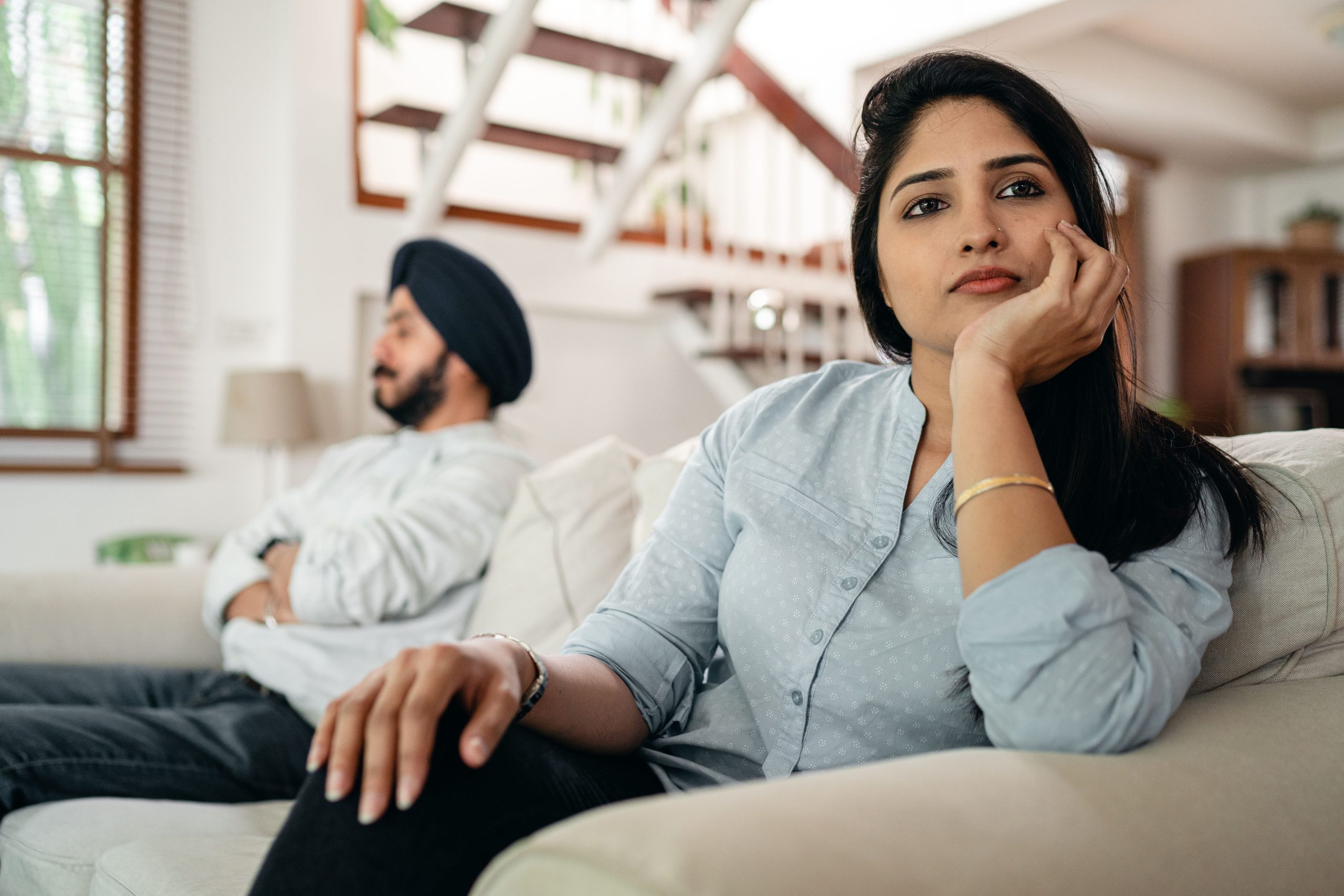Couple ignorant après une dispute à domicile