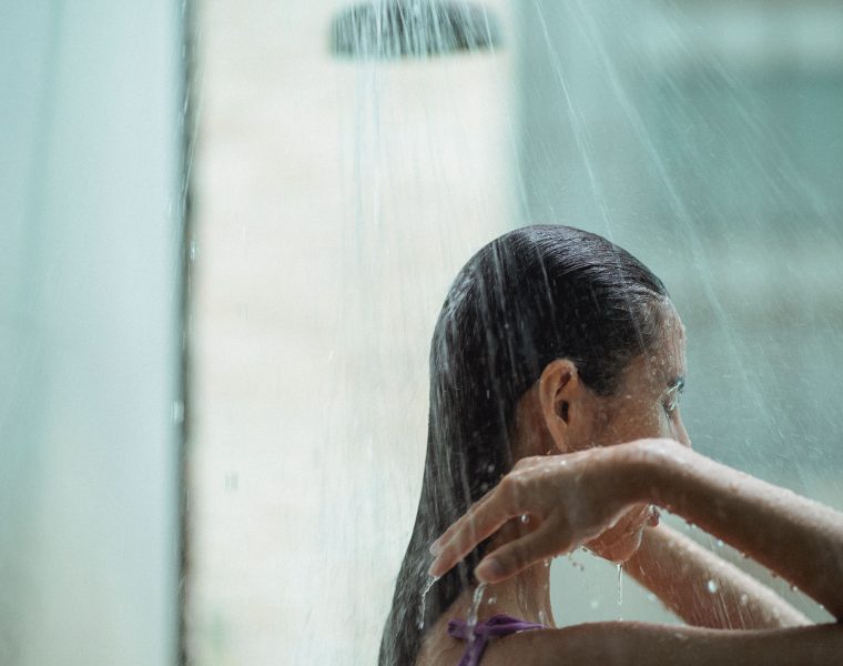 Combien de cheveux perd-on par jour, vraiment ?