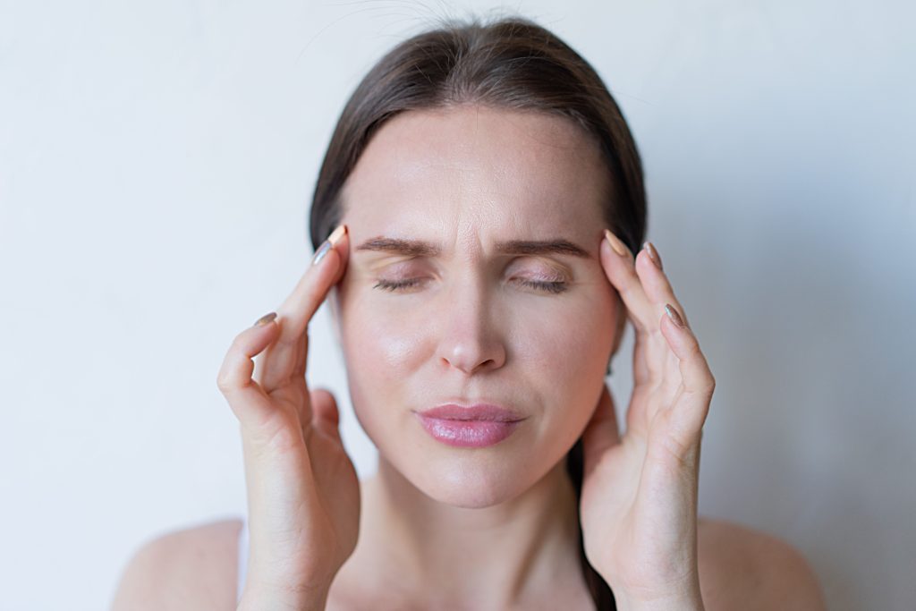 Hypertension et maux de tête : comment réagir vite ?