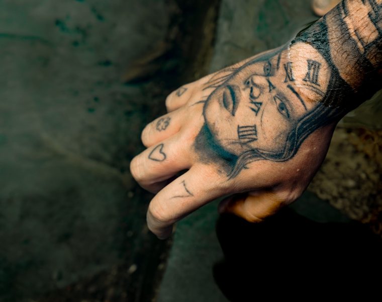 Tatouage en lettres romaines : comment éviter les erreurs ?