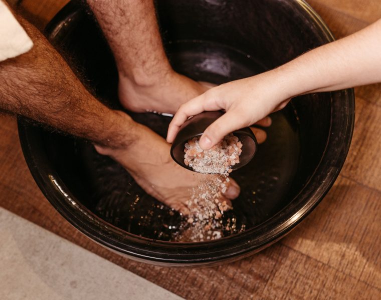 Comment enlever la peau morte des pieds efficacement ?