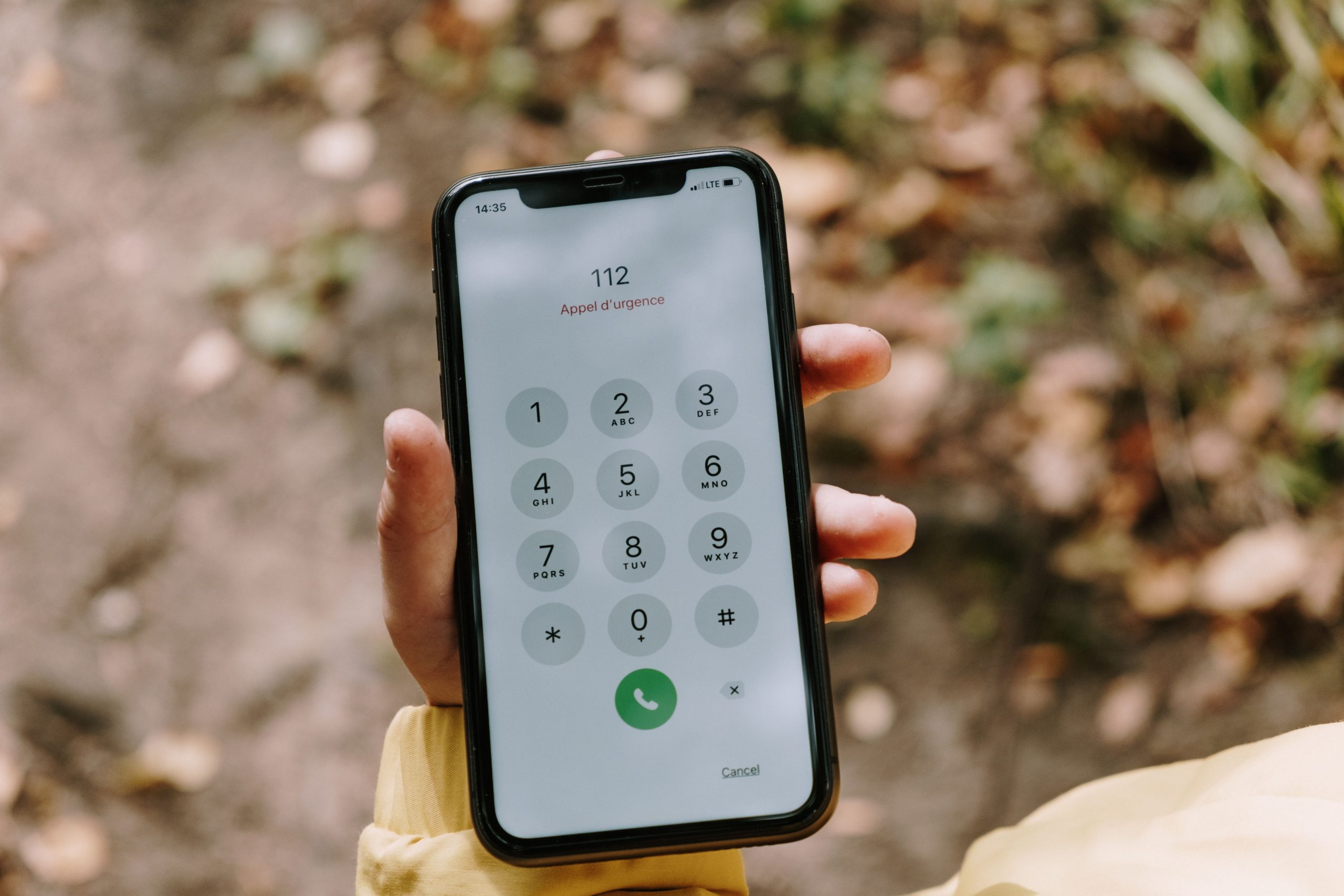 Numéro 112 composé sur un téléphone mobile